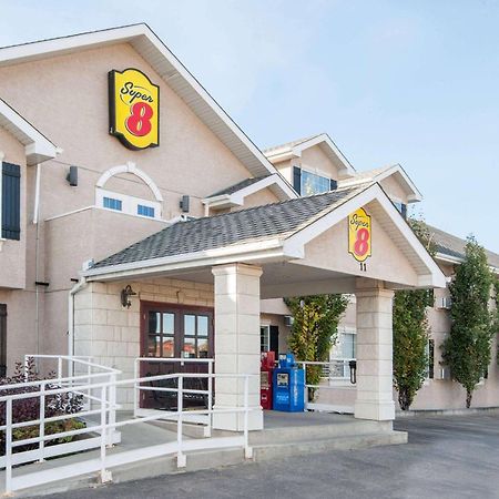 Super 8 By Wyndham Cochrane Hotel Ngoại thất bức ảnh