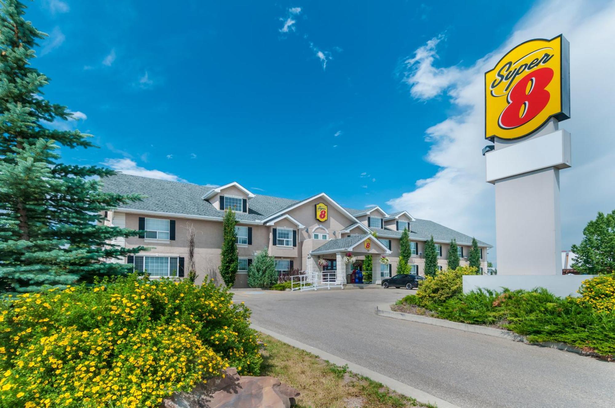 Super 8 By Wyndham Cochrane Hotel Ngoại thất bức ảnh