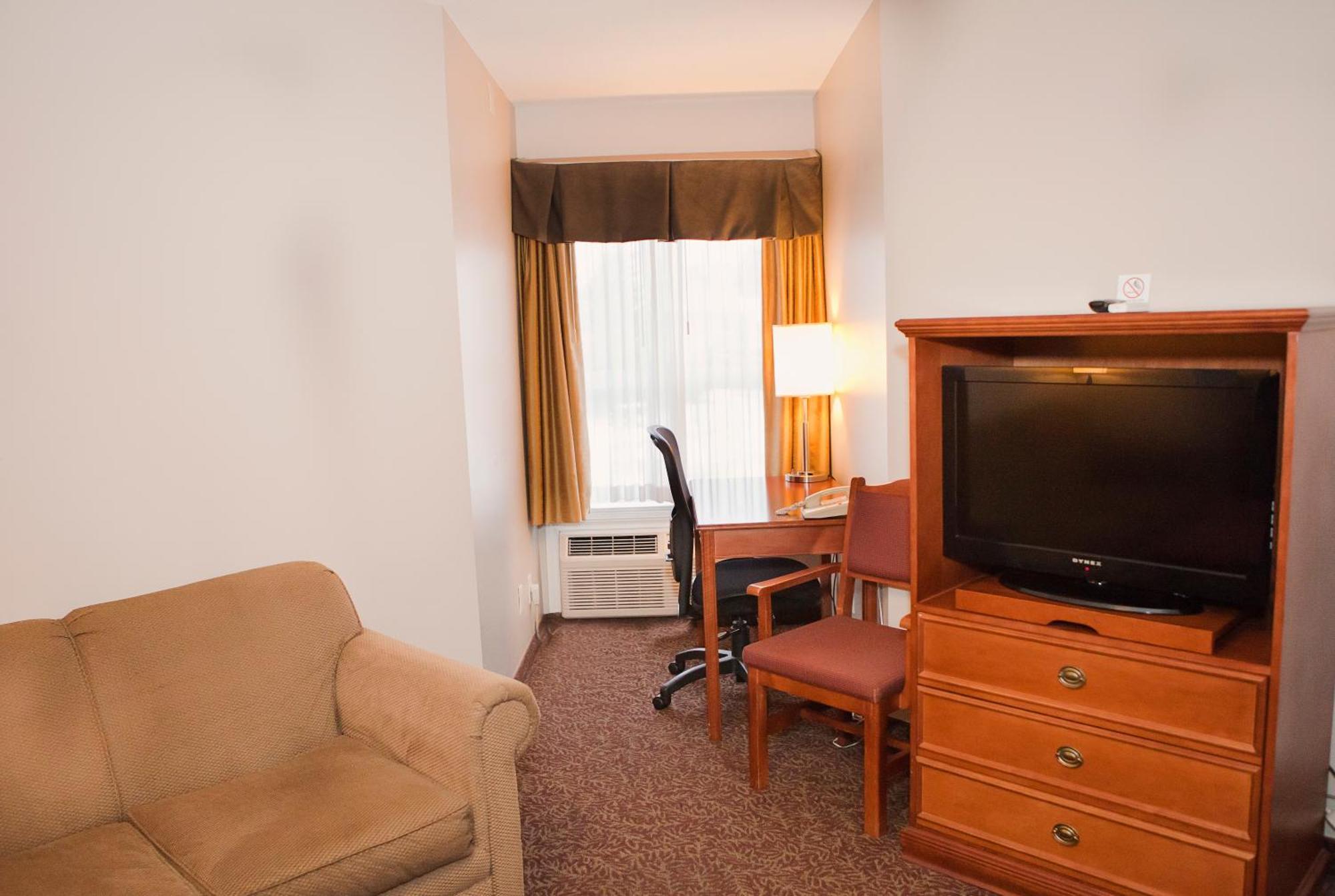 Super 8 By Wyndham Cochrane Hotel Ngoại thất bức ảnh