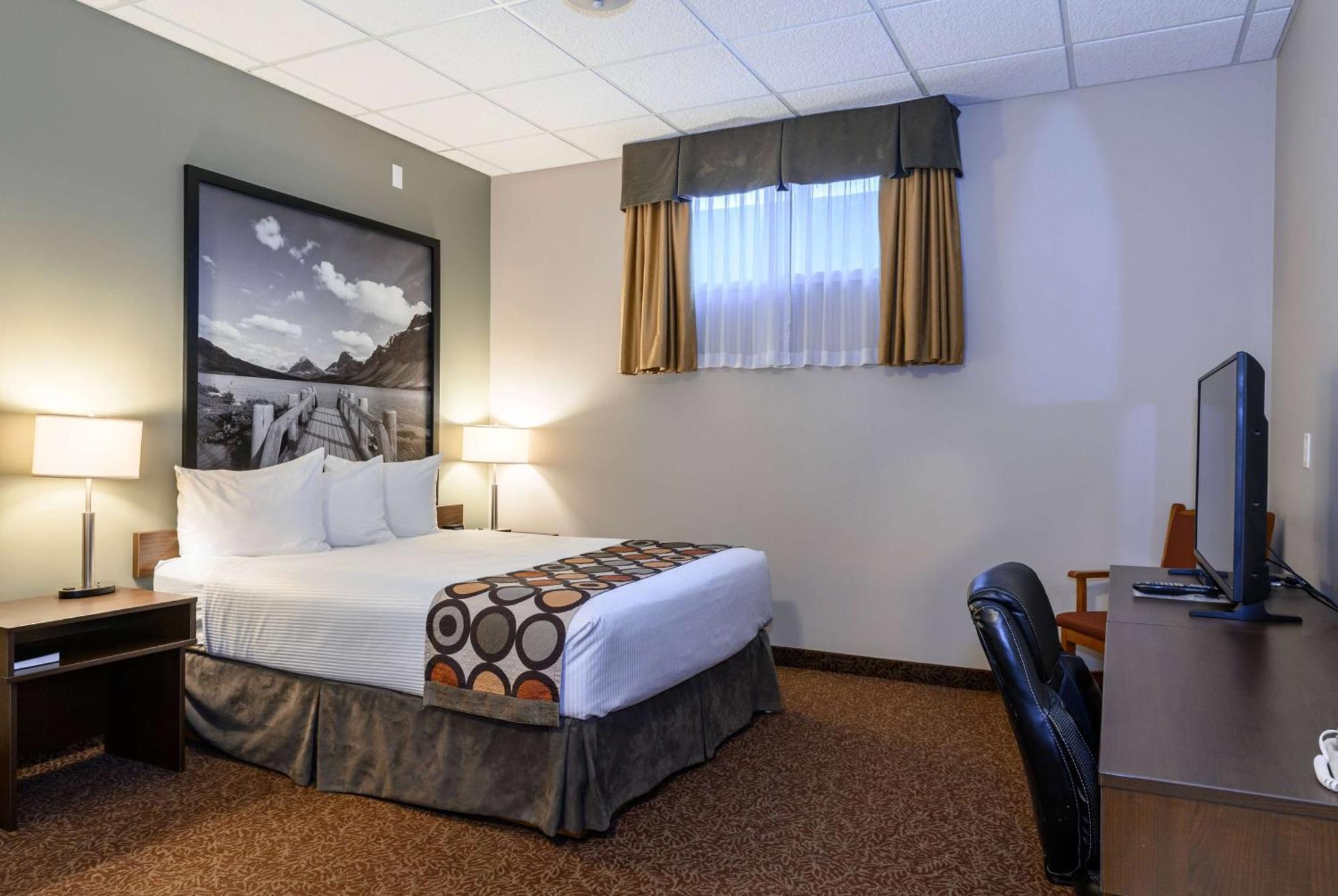 Super 8 By Wyndham Cochrane Hotel Ngoại thất bức ảnh