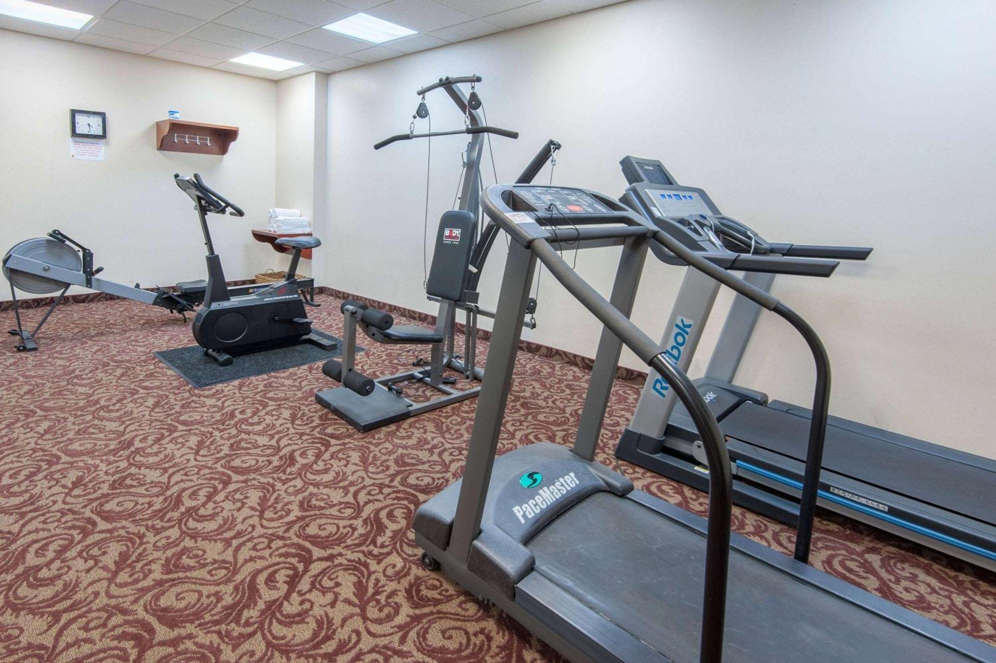 Super 8 By Wyndham Cochrane Hotel Ngoại thất bức ảnh